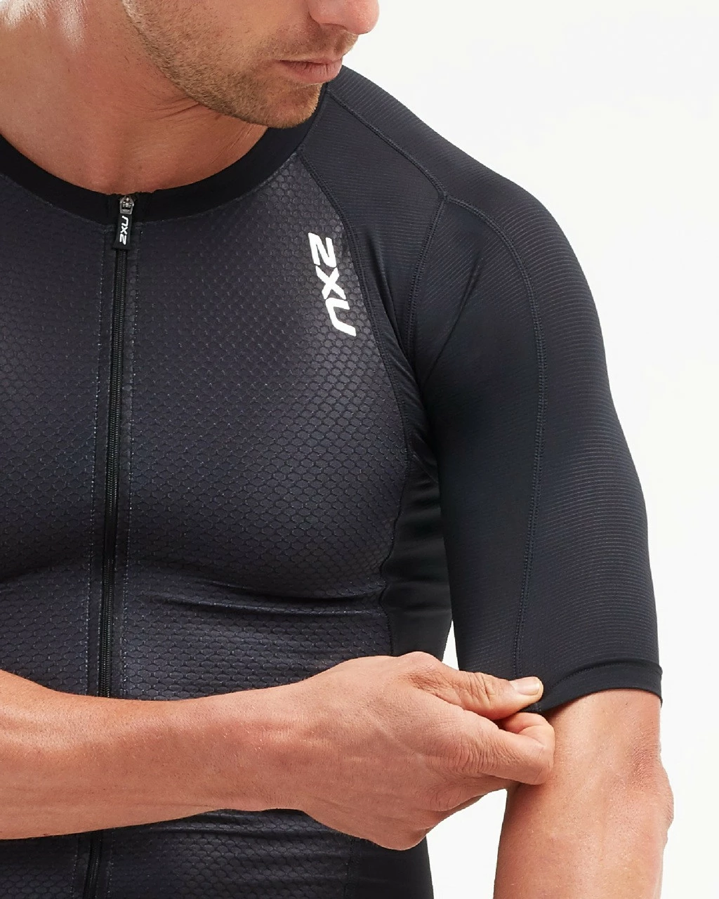 2XU - Compression Sleeved Top - Men's 18 2XU - Compression Sleeved Top - Men's - Image 18