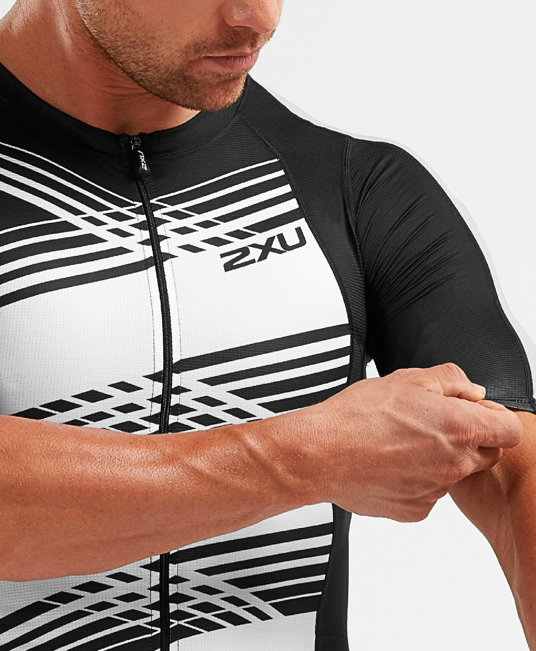 2XU - Compression Sleeved Top - Men's 14 2XU - Compression Sleeved Top - Men's - Image 14