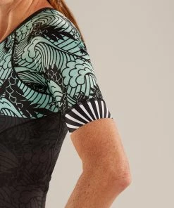 Zoot - LTD Tri Aero Short Sleeve Race Suit - Tokyo White Rays - Women's -ZONE3 shop WLTDTokyoTriSSAeroSuitDetail2 4 31191.1567071126