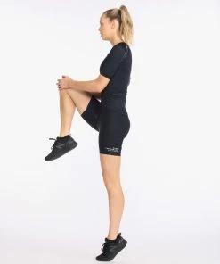 2XU - Aero Tri Sleeved Top - Women's - Black/Hyper Coral 42 2XU - Aero Tri Sleeved Top - Women's - Black/Hyper Coral -ZONE3 shop WT6666a BLK HYC 06 28820.1645198506