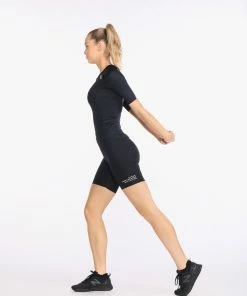 2XU - Aero Tri Sleeved Top - Women's - Black/Hyper Coral 41 2XU - Aero Tri Sleeved Top - Women's - Black/Hyper Coral -ZONE3 shop WT6666a BLK HYC 07 44629.1645198506