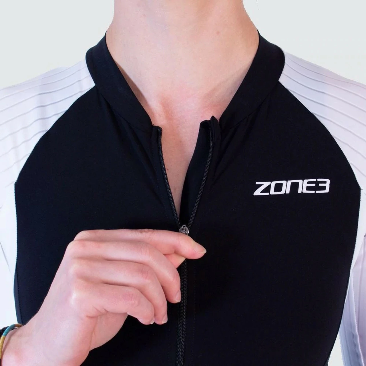 Zone 3 Zone3 - Lava Long Distance Full Zip Short Sleeve Trisuit - Women's - Black/White/Green - 2023 4 Zone 3 Zone3 - Lava Long Distance Full Zip Short Sleeve Trisuit - Women's - Black/White/Green - 2023 - Image 4